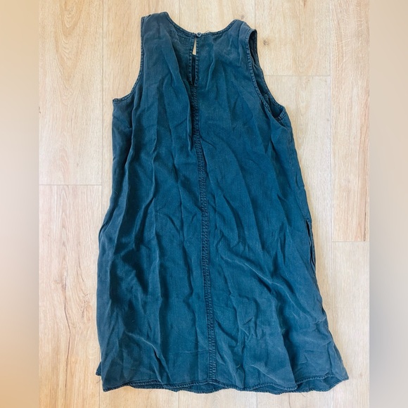 Carly Jean Los Angeles Dress with Pockets - Picture 4 of 4